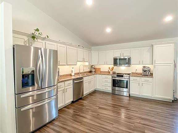 3rd image of 225 Fredde Dr