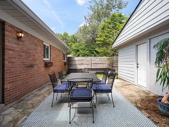 5th image of 10306 New Jersey St