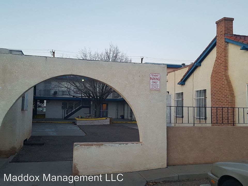 2nd image of 2121 Gold Ave SE APT 3