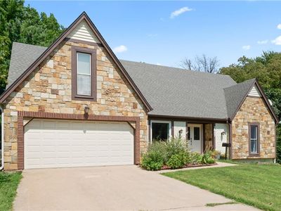 7607 Canterbury St, Prairie Village, KS, 66208