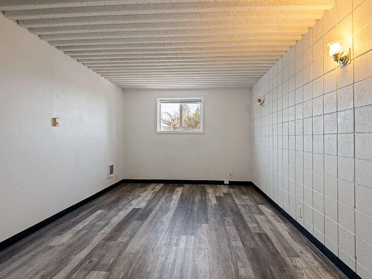 165 SE Buff St #12 — Photo 8