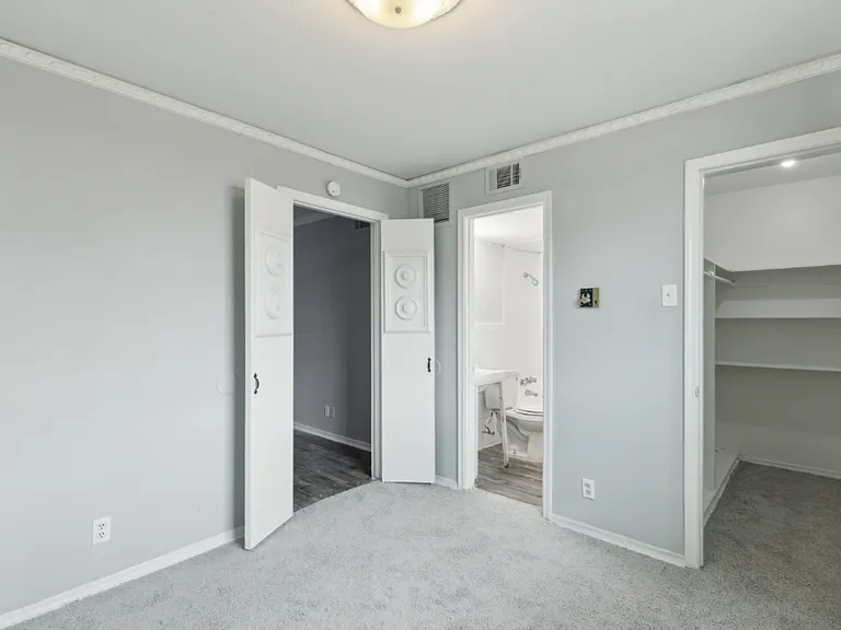 308 E 8th St #102 — Photo 3