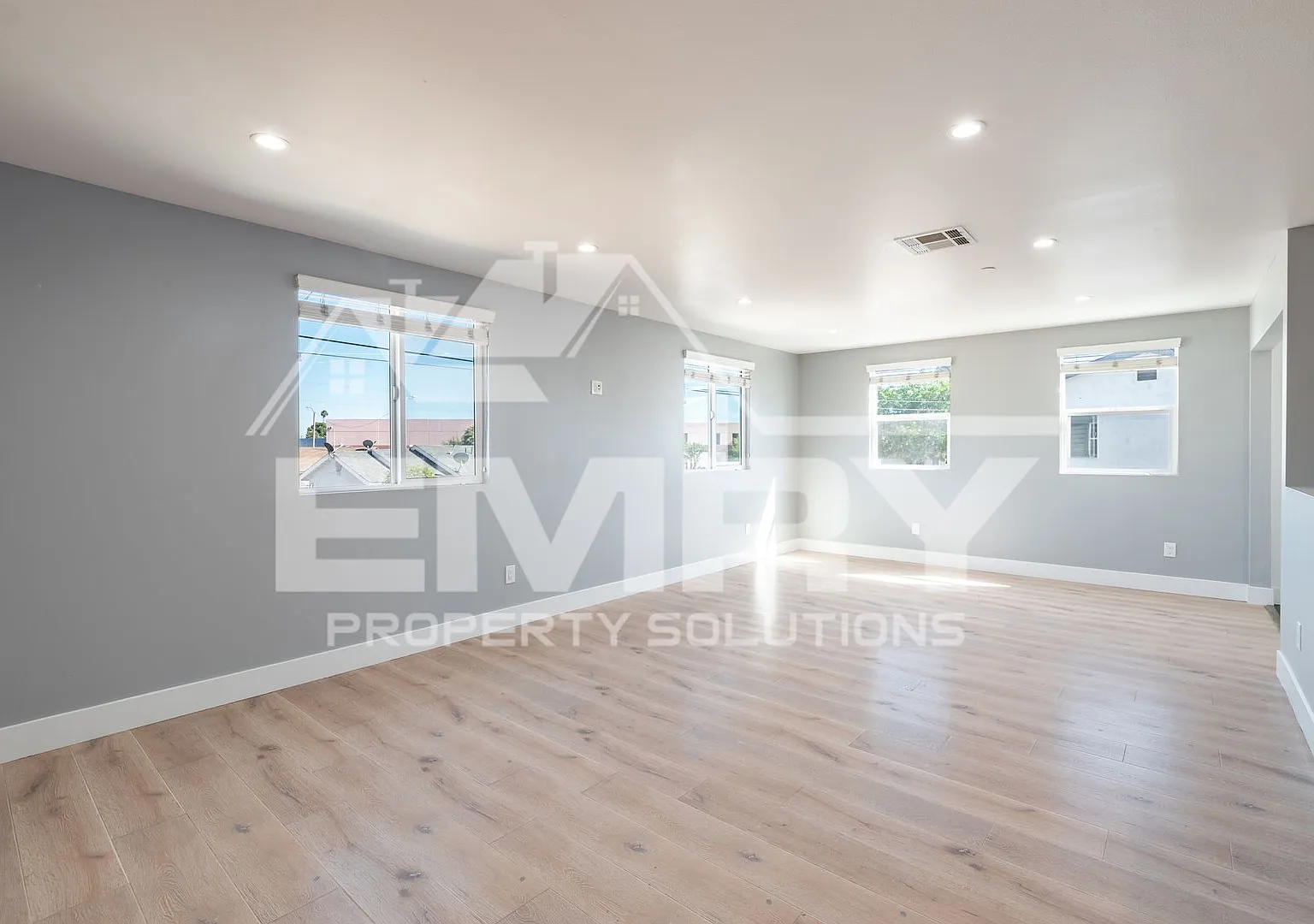 Spacious Modern 4-Bedroom Home for Lease in Bell Gardens — Photo 3