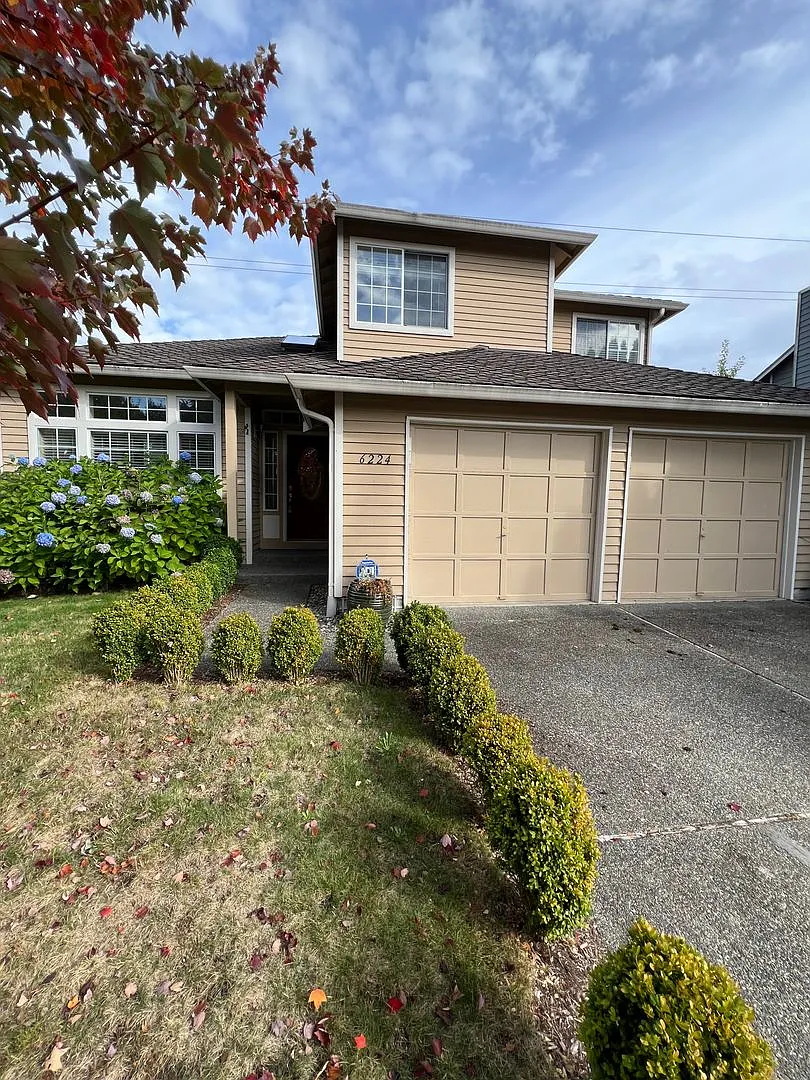 Cul-de-Sac Living with Indoor-Outdoor Ease in Everett — Photo 3