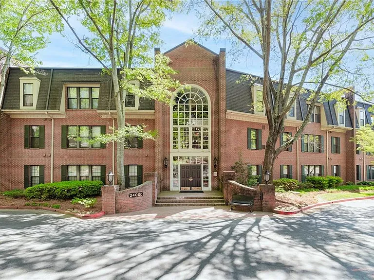 24307 Plantation Dr NE — Photo 1