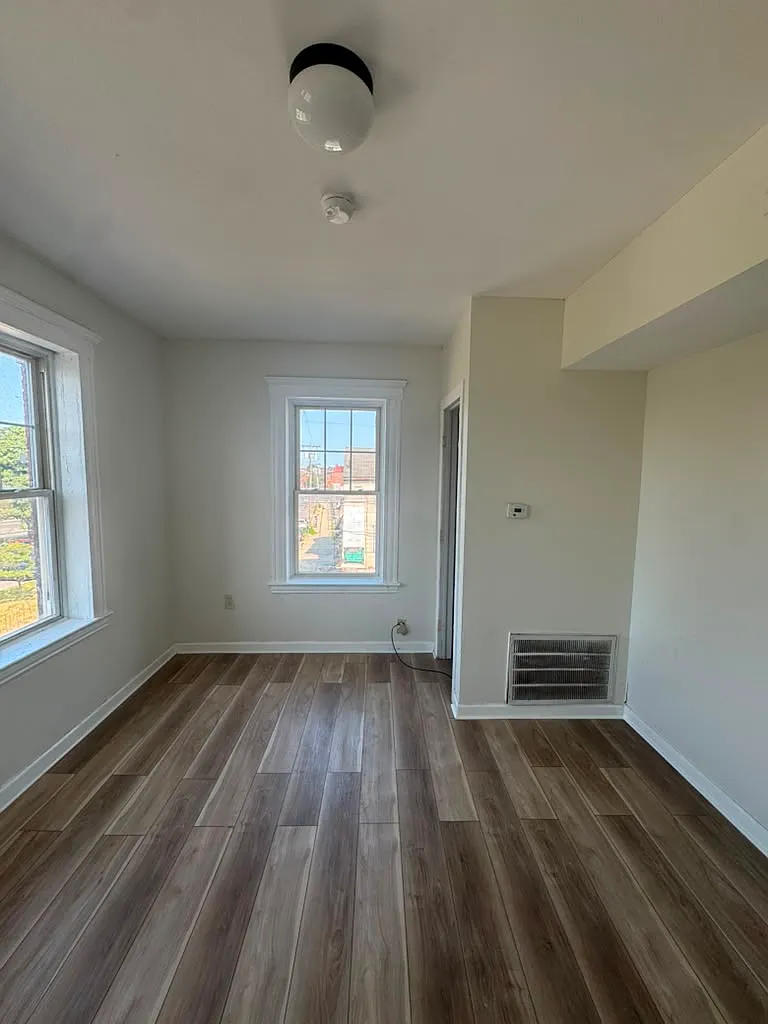 3 bed, 1200 sqft, $1,150 — Photo 3