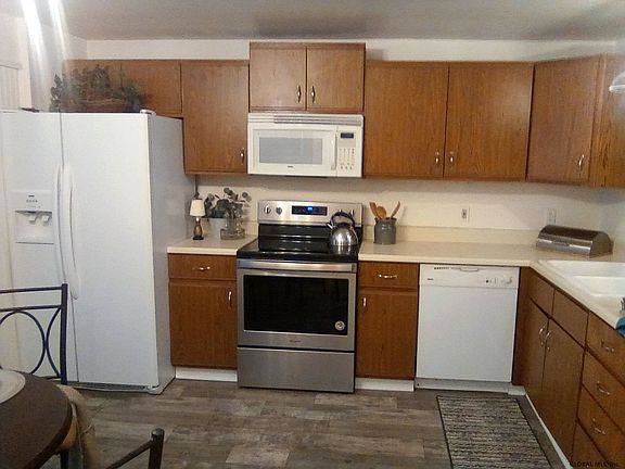 5th image of 54 Queen Ann Ct