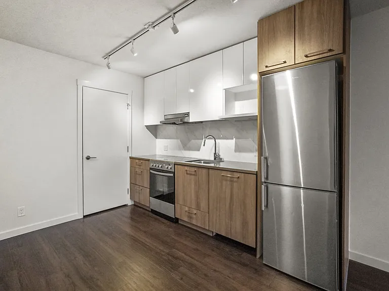 183 Georgia St E — Photo 111