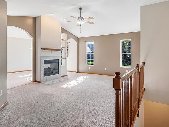 5th image of 313 Silverthorne Dr