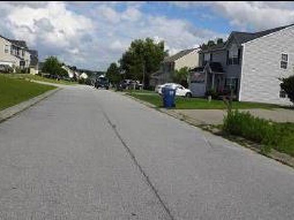 Exterior Neighborhood (street photo)