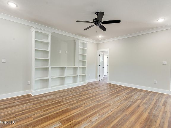 4th image of 4008 Southern Oaks Cir