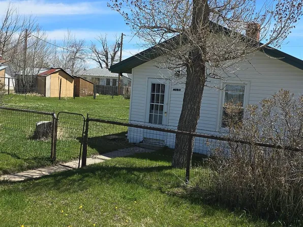 113 3rd St, Rock River, WY 82083