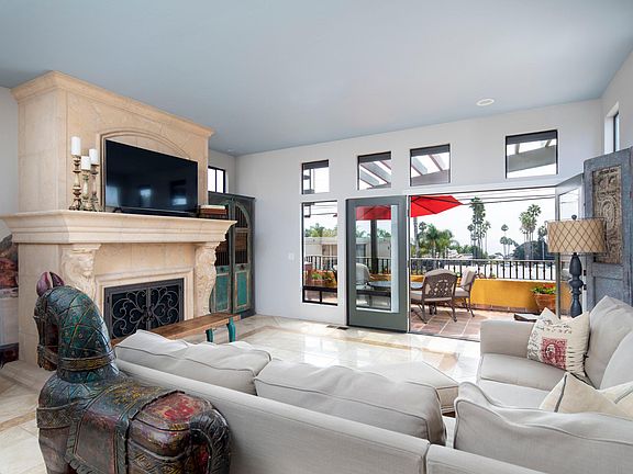 FAMILY ROOM WITH OCEAN VIEWS and FIREPLACE, SOPHISTICATED AND COMFORTABLE