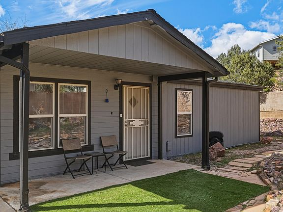 2nd image of 1020 W Summit St