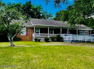 302 Eastway Ave, Elizabethtown, NC 28337