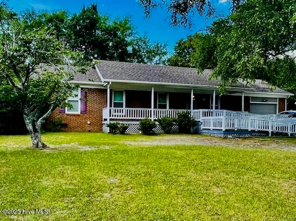 302 Eastway Avenue, Elizabethtown, NC 28337