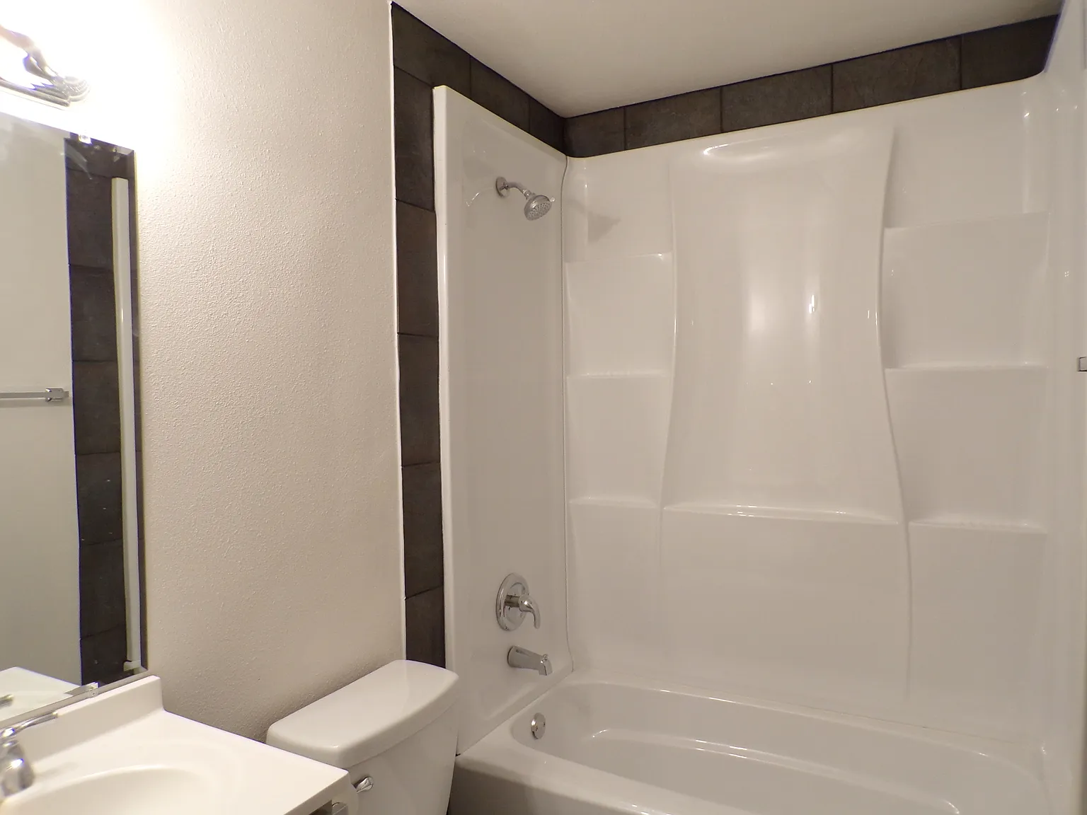 2 bed, 874 sqft, $1,050 — Photo 3