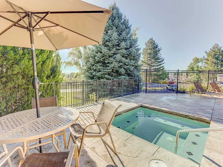 Americana Lakewood Apartments — Photo 7