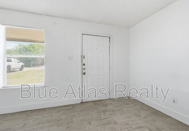 5517 Wellesley Ave — Photo 3
