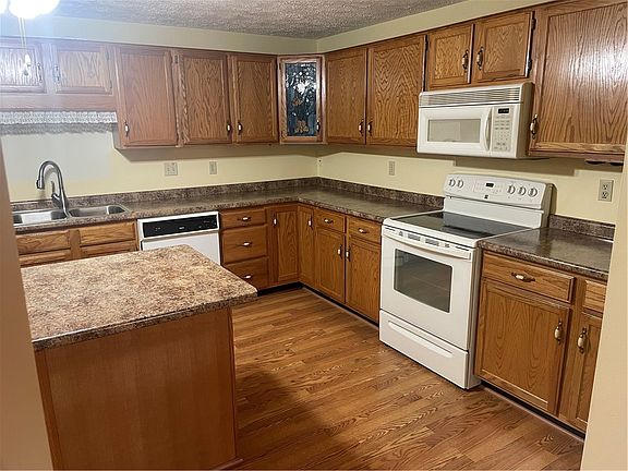 2nd image of 2850 Edgecliff Rd APT 36