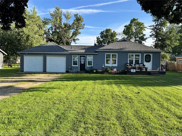 5763 Graves St, Waterford, MI 48327