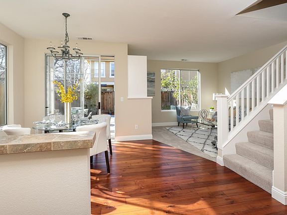 2nd image of 401 Kincora Ct