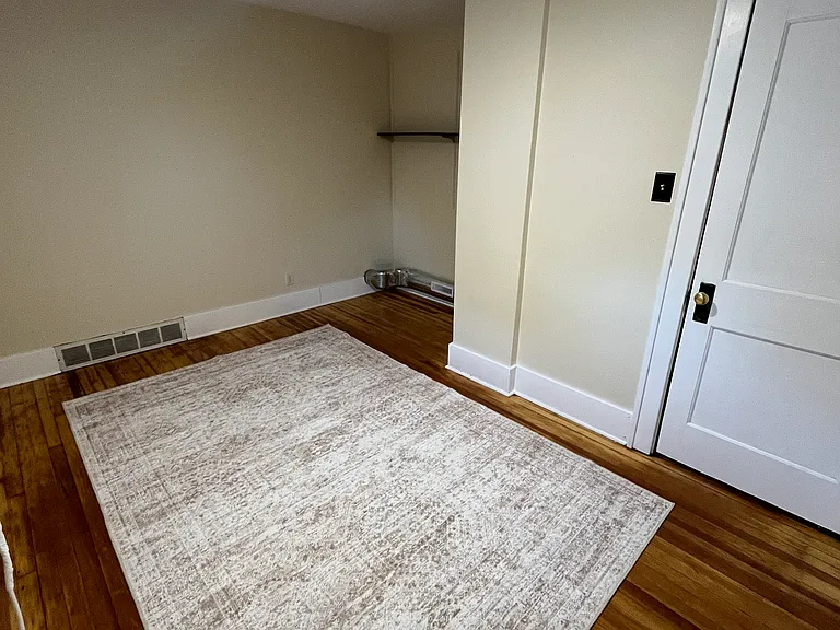 1021 N 47th Ave — Photo 16