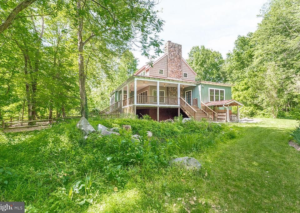 1st image of 416 Beards Creek Dr
