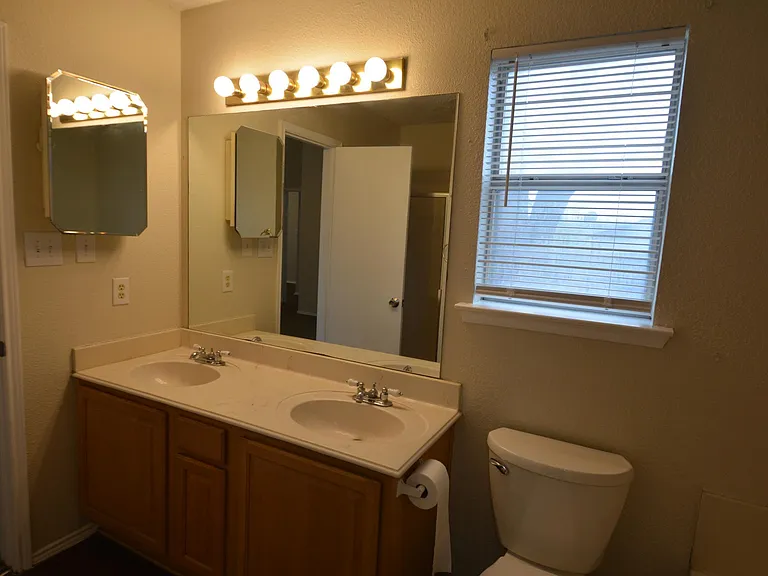 10249 Aurora Dr — Photo 17