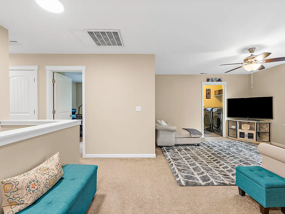 1440 Farina Loop SE