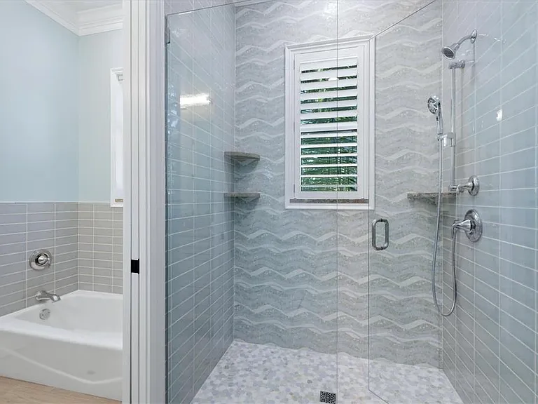 115 Aqua Ln — Photo 40