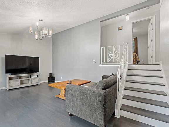 3rd image of 4037 Wedgewood Dr
