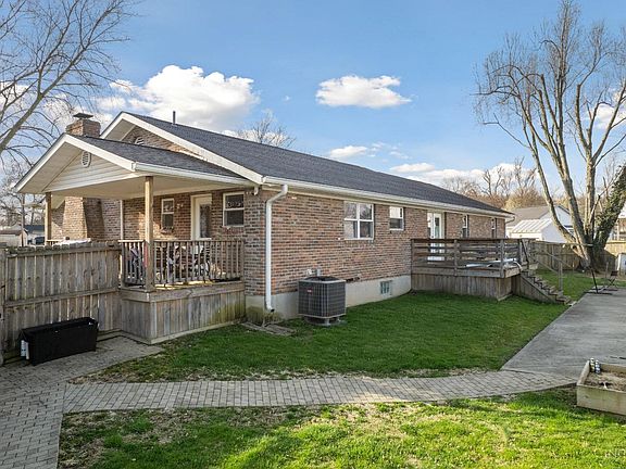 4th image of 310 Plum St