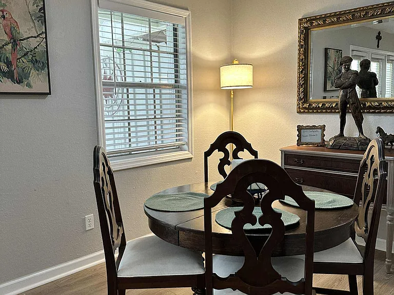 239 Seahorse Dr SE — Photo 4