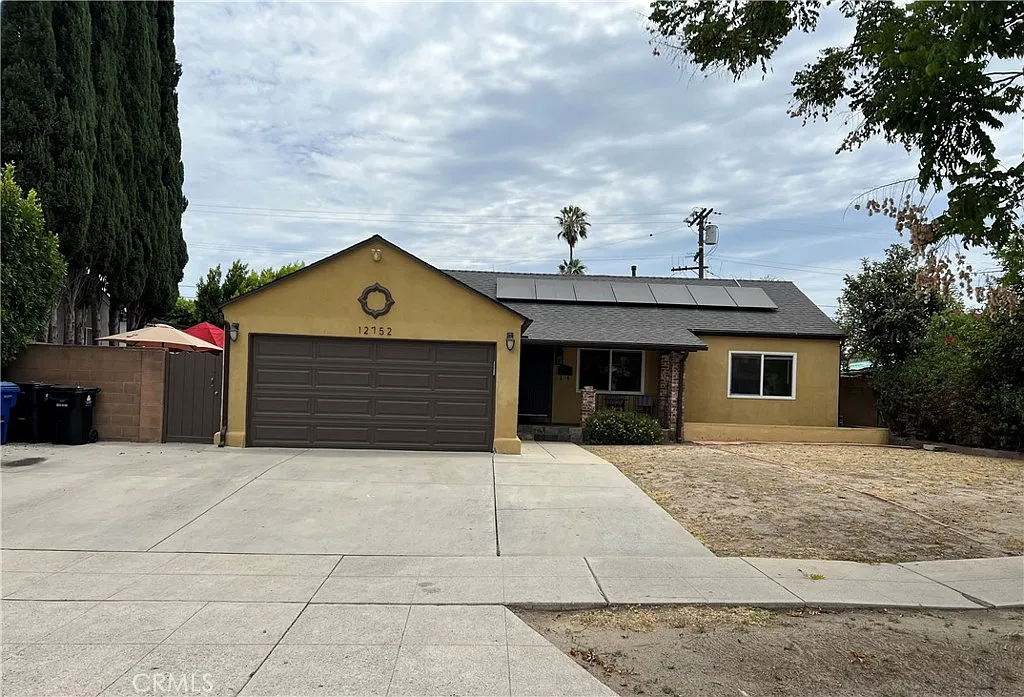 4 bed, 1800 sqft, $4,950 — Photo 1