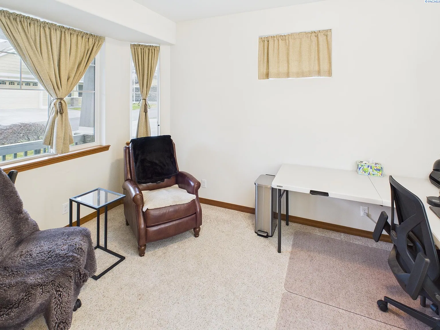 3 bed, 2.0 bath, 1626 sqft, $2,200 — Photo 2