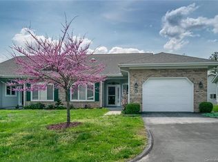 6 Country Meadows Ln, Hendersonville, NC 28792