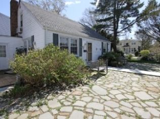 6 Manor Ave, Roslyn Heights, NY 11577