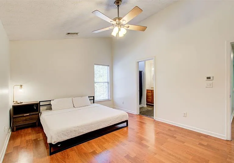 1204 Gates Cir SE — Photo 14