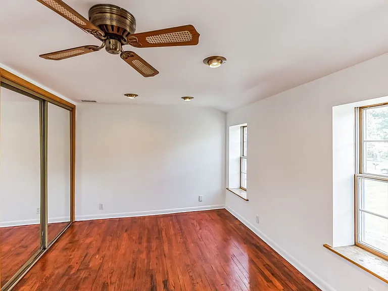 1425 N Line St — Photo 26