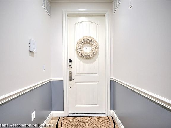 5th image of 2351 Lakeview Dr Unit 212