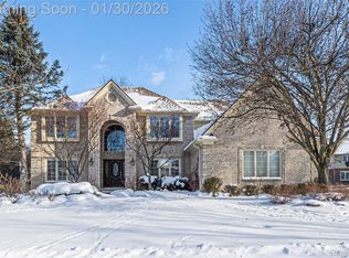 3716 Sleepy Fox Dr, Rochester Hills, MI 48309