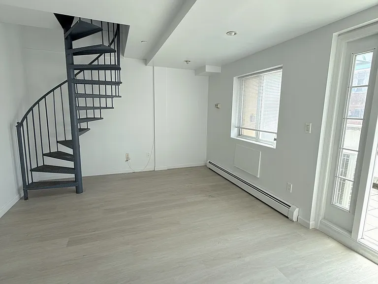 4318 Robinson St #7D — Photo 2