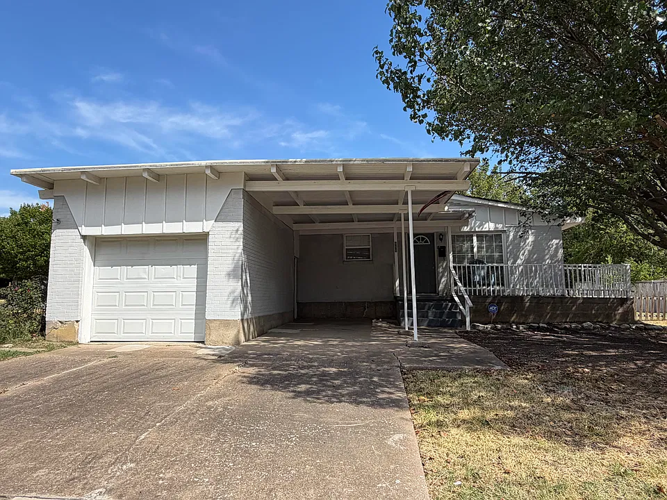 811 N Grant Dr