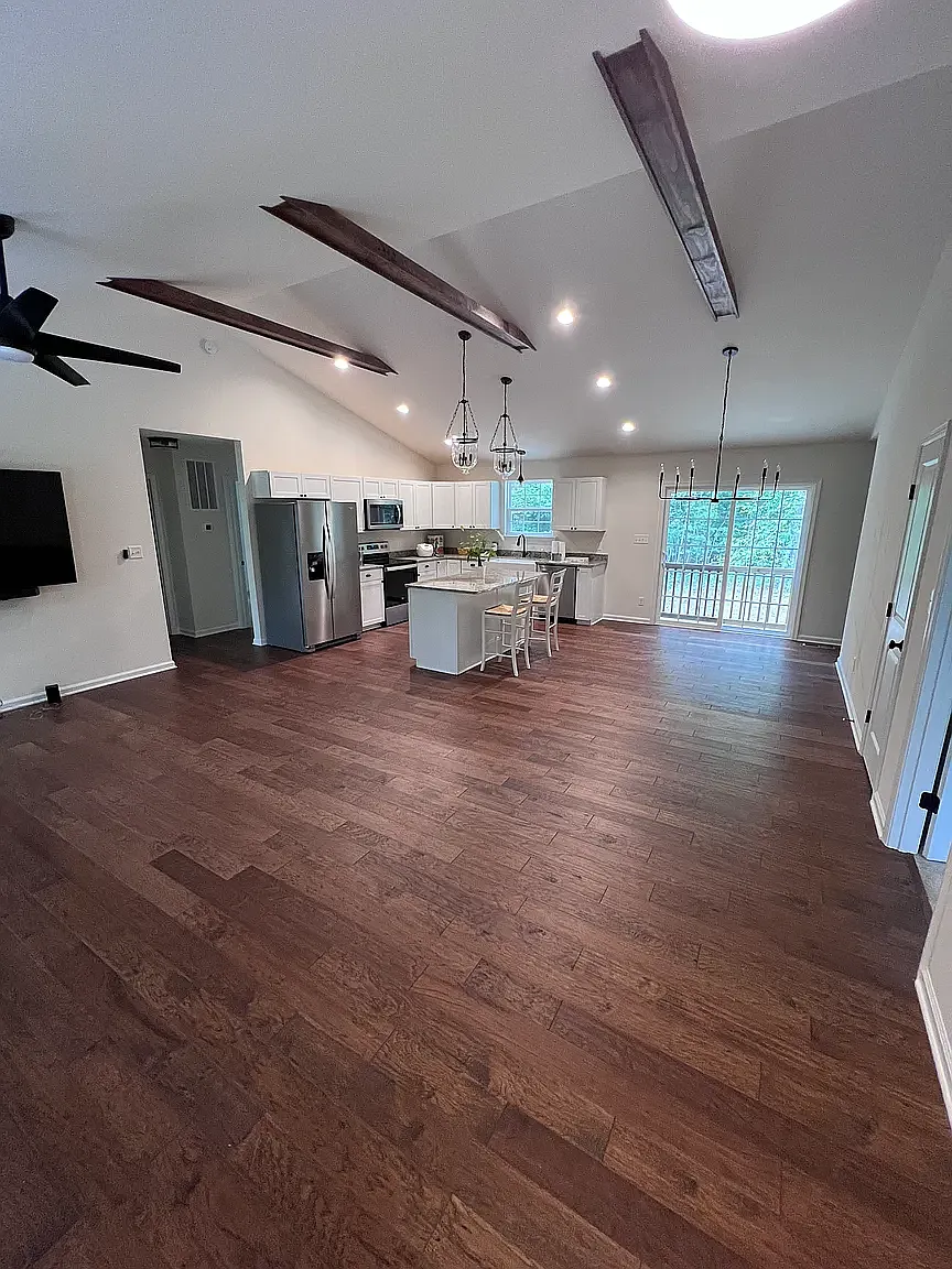 4 bed, 2800 sqft, $3,100 — Photo 4