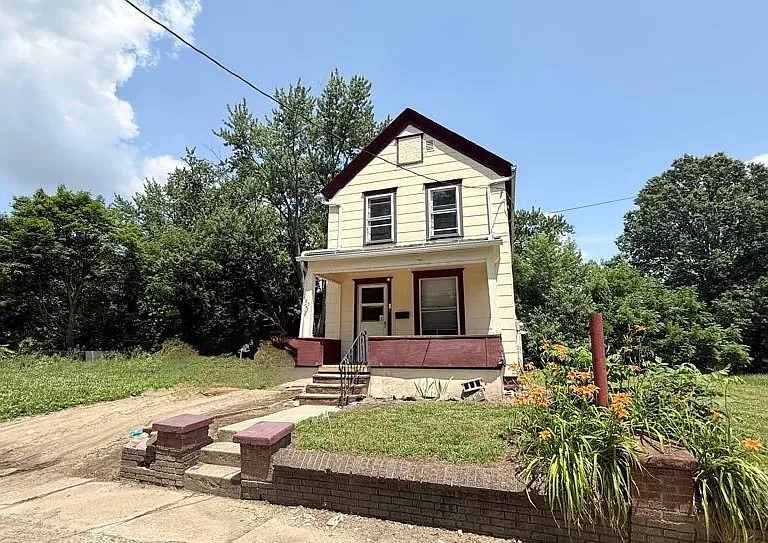 85 Shaefer St — Photo 3
