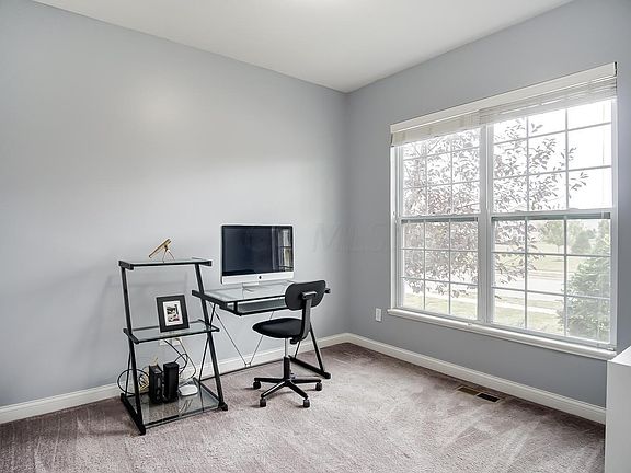 5th image of 825 Zeller Dr