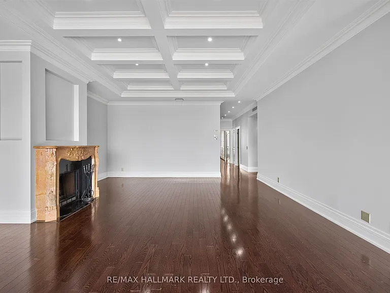 1166 Bay St #Penthouse 1 — Photo 9