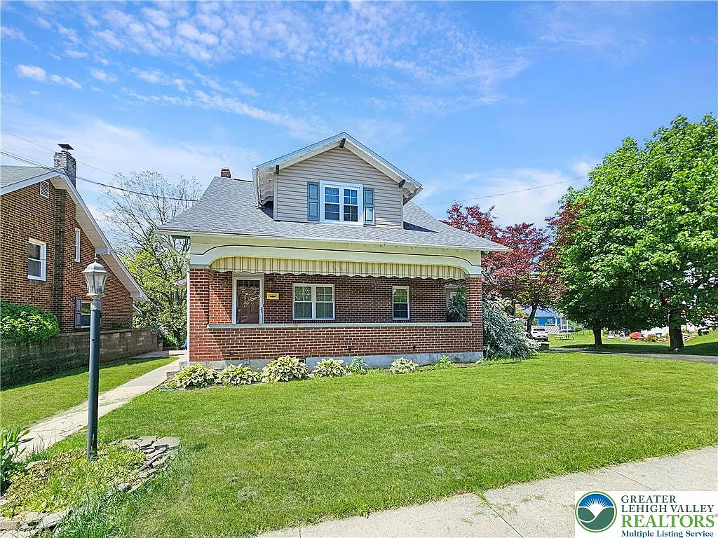 3 bed, 2.0 bath, 2843 sqft, $2,200 — Photo 2