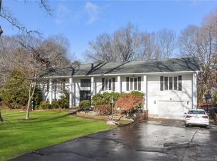 13 Trumbull Rd, Waterford, CT 06385